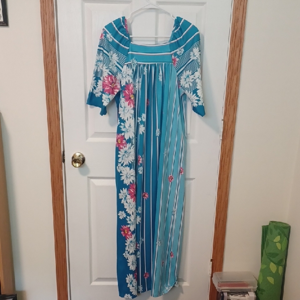 Vintage '60's -70's Floral Blue Maxi Dress Muumuu Sz M-L